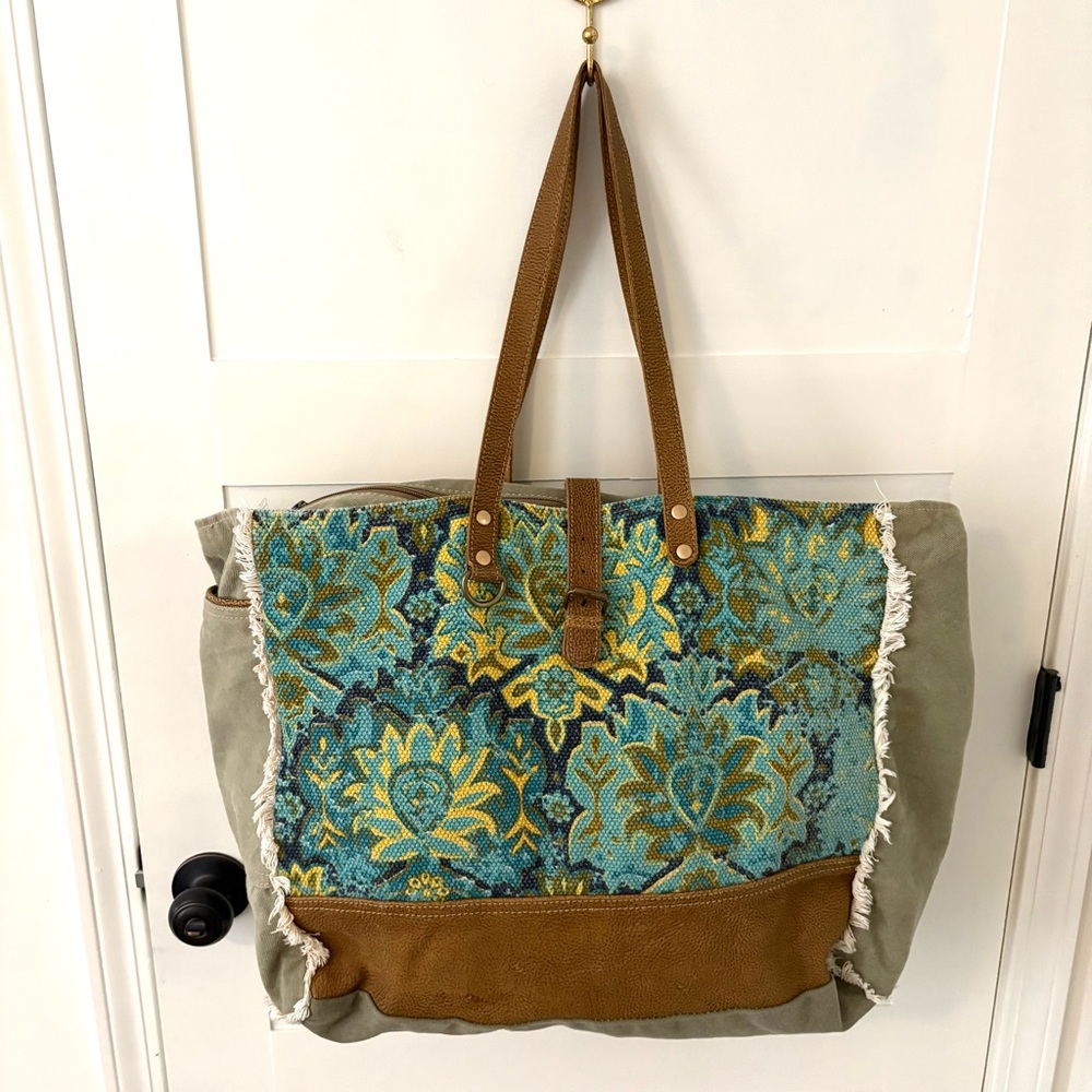 Myra Bag Aqua Magic Weekender Bag. 18” x 25”.